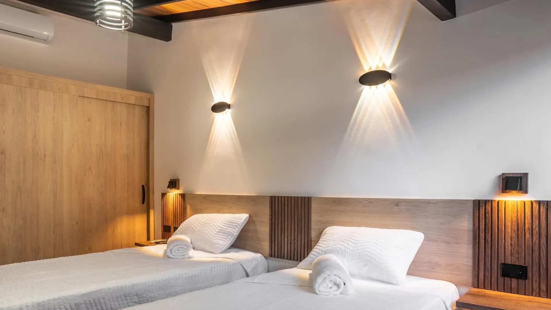 Modern Central Apt Laureles Medellin With 3 Acs アパート