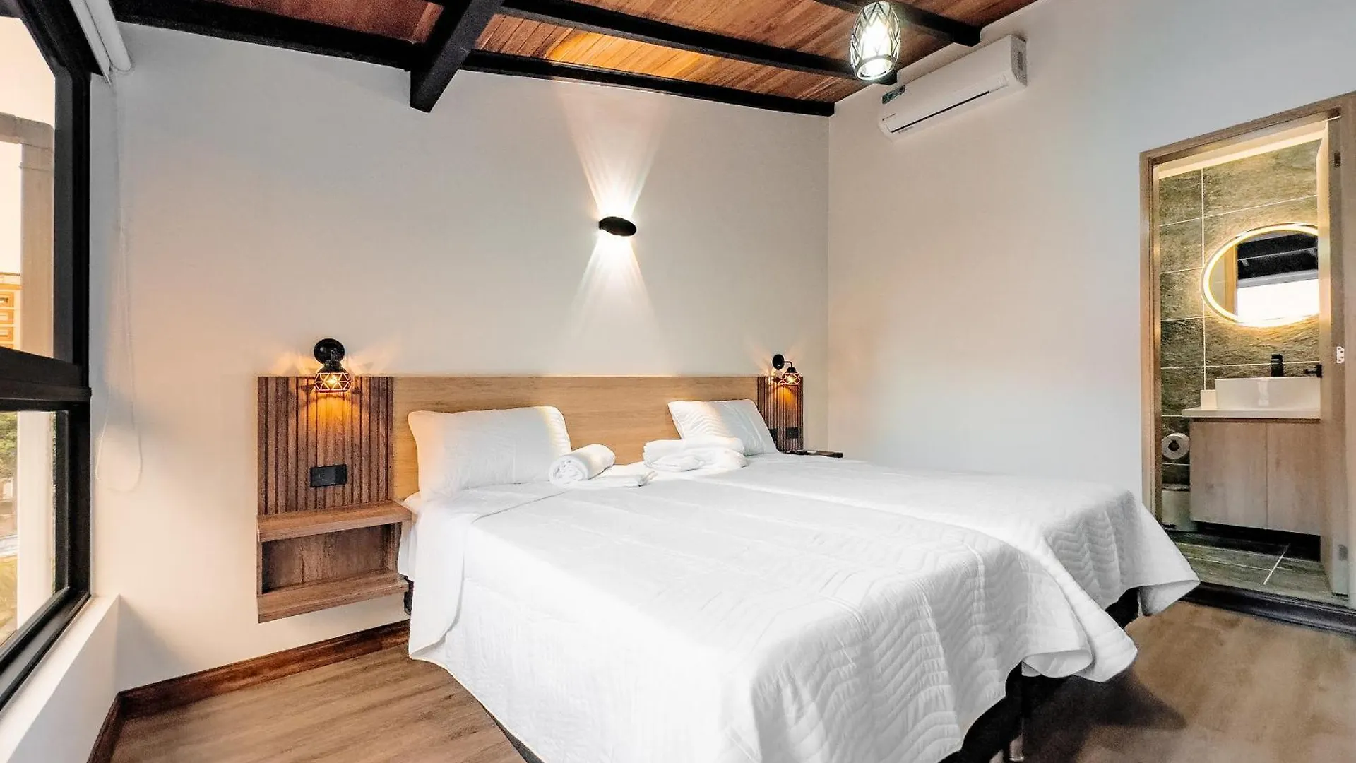 Modern Central Apt Laureles Medellin With 3 Acs コロンビア