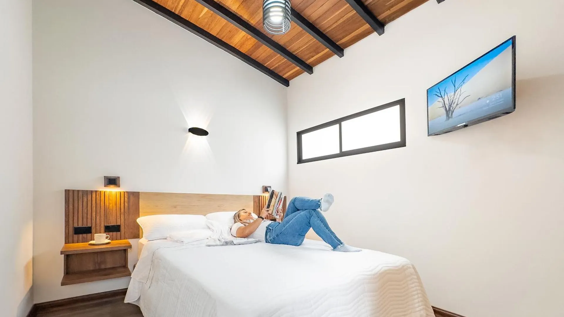 Modern Central Apt Laureles Medellin With 3 Acs 0*,